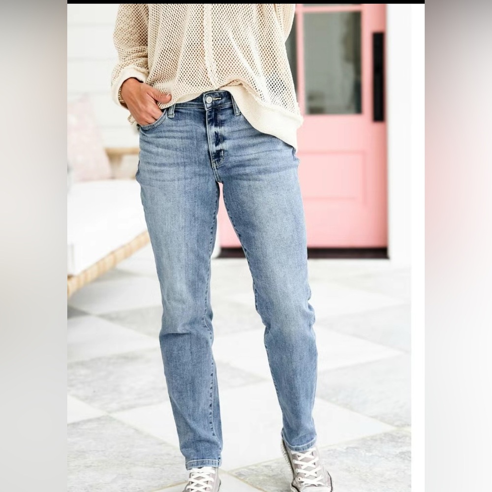 Judy Blue Work From Home Mid Rise Bleach Washed Jeans
